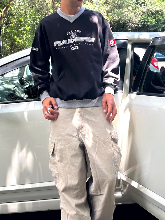 90's Oakland Raiders NFL Embroidered Vintage Sweatshirt Size L-XL