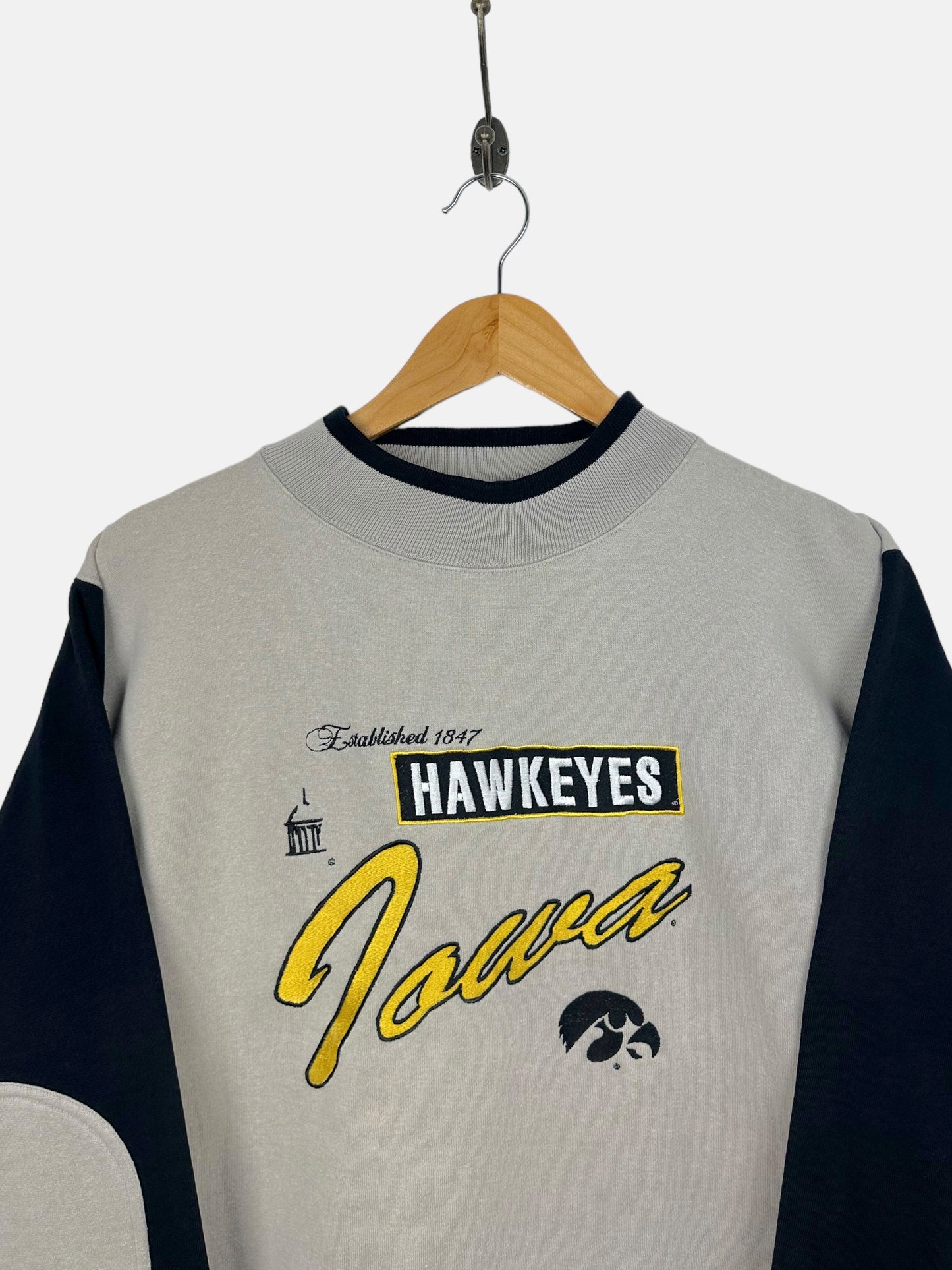 90's Iowa Hawkeyes Embroidered Vintage Sweatshirt Size M