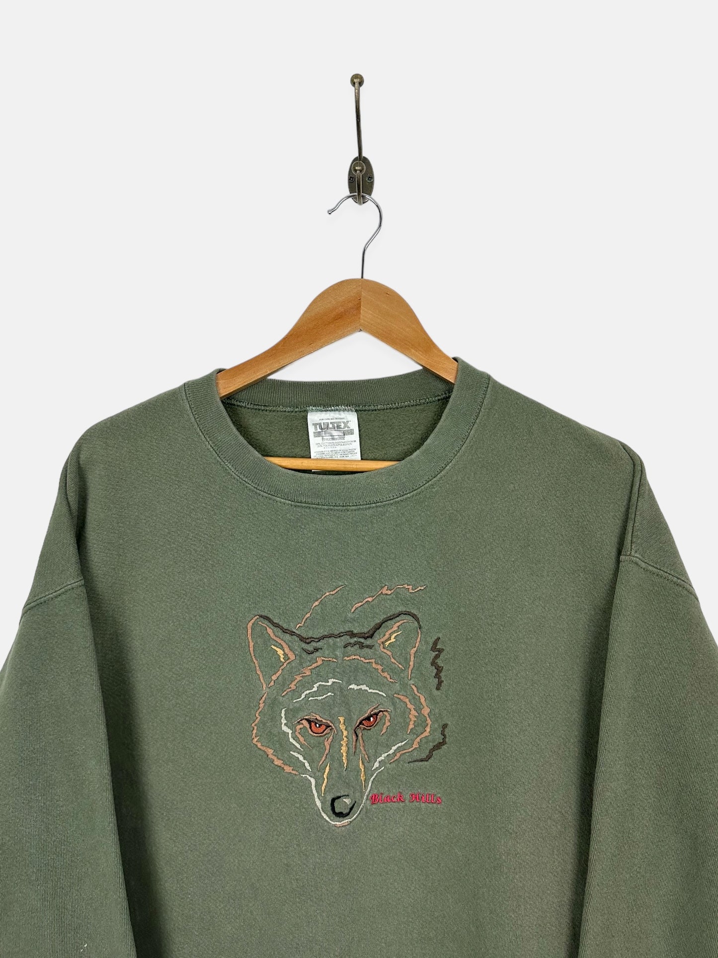 90's Wolf Black Hills Embroidered Vintage Sweatshirt Size M